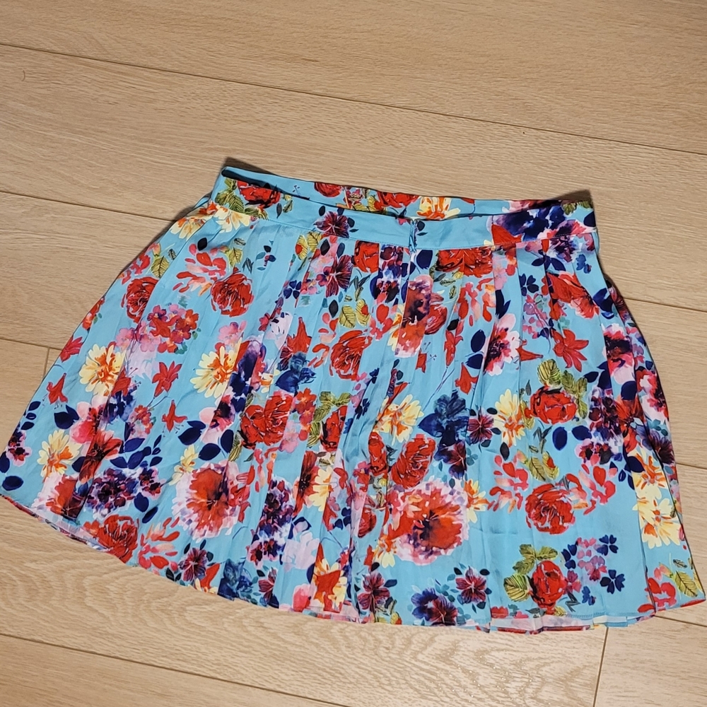 3 for $15 Floral skirt. Size 6.